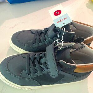 CAT AND JACK NWT Boys High Top No tie sneakers, Navy Size 5 (big kid)